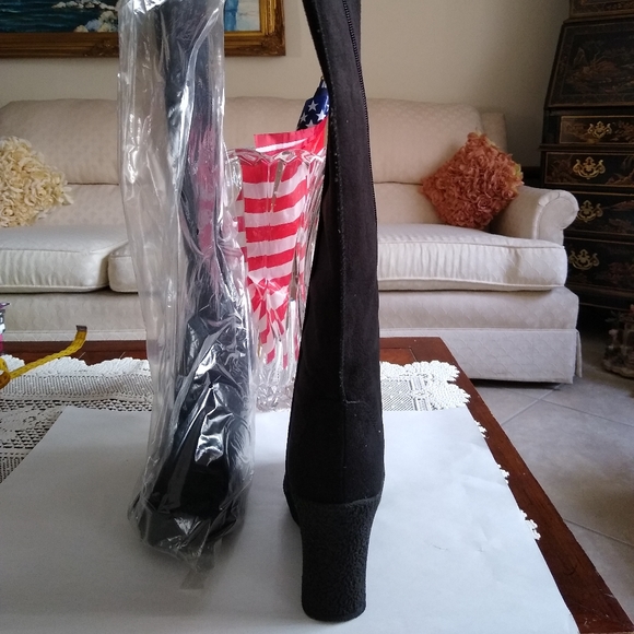 Refuge  ( By Charlotte Russe ) Boots - Picture 3 of 8